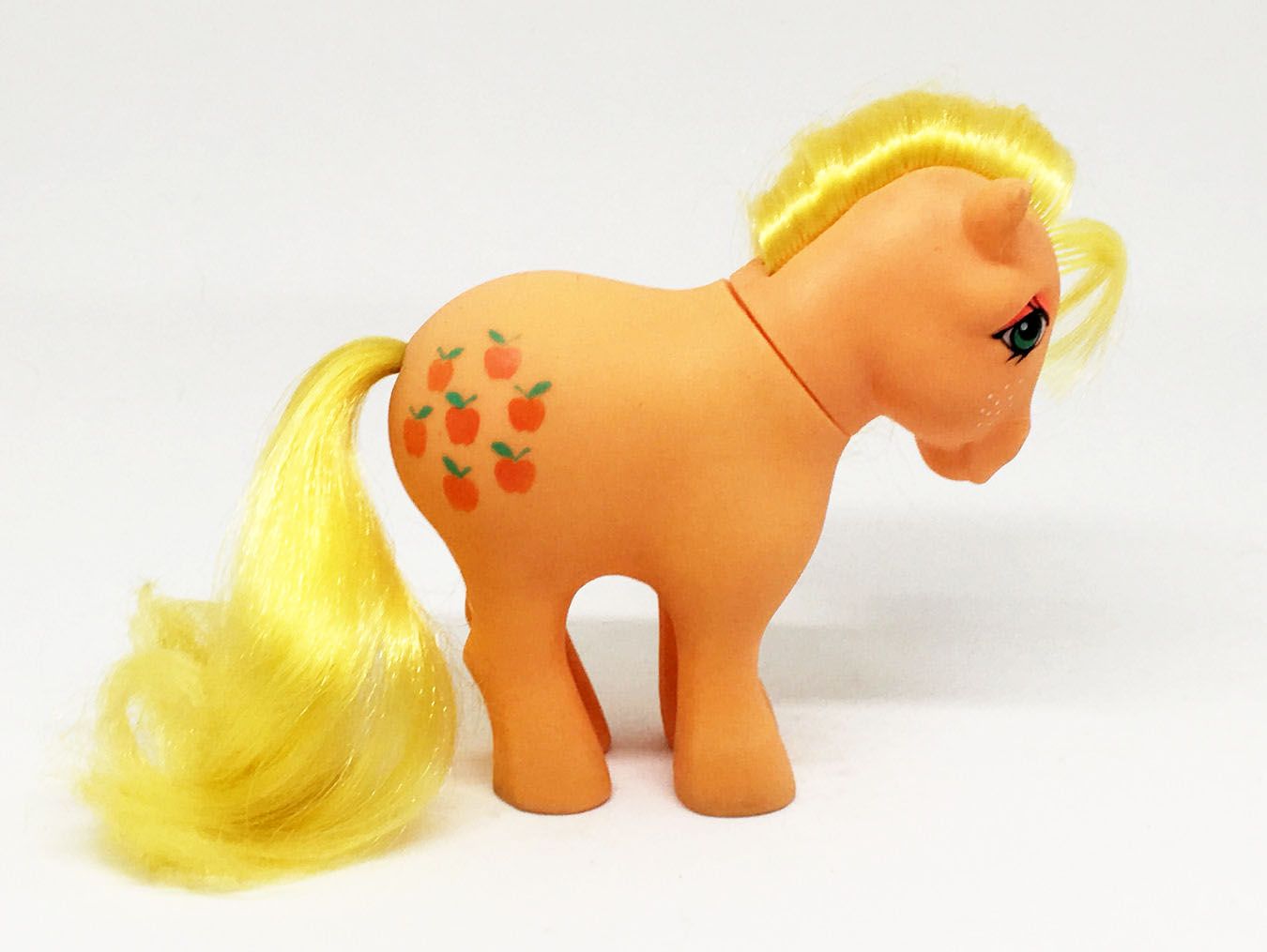 My Little Pony Gen 1 - Applejack  (Collectors Pose) (European) (1)