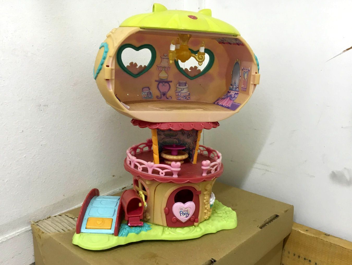 My Little Pony Gen 3.5 - Pinkie Pie’s Balloon House (3)    (1)