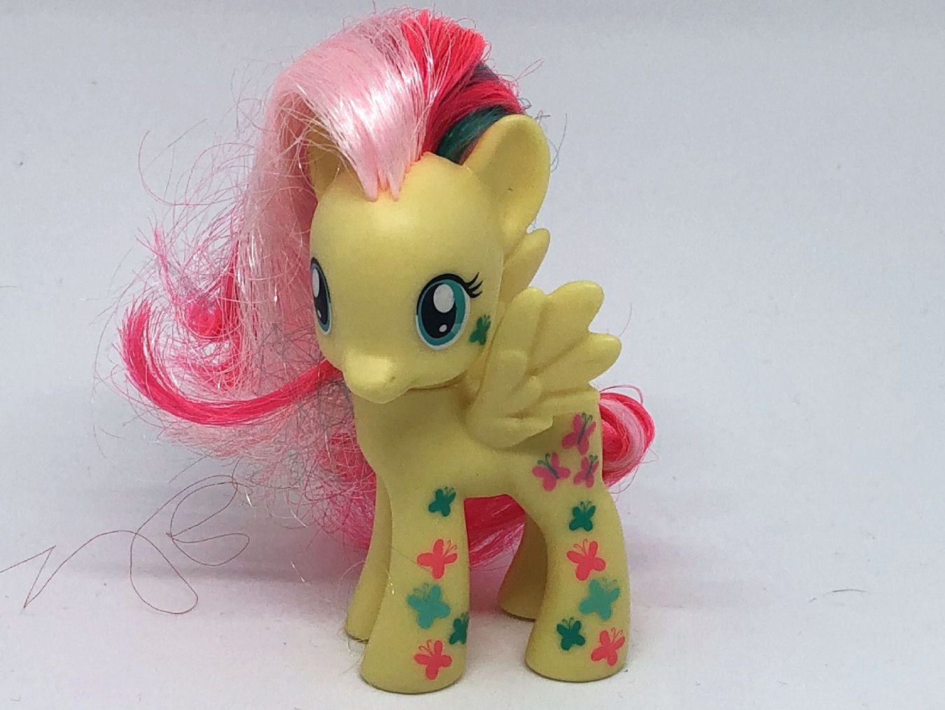 My Little Pony Gen 4 - Fluttershy  (Neon)  (1)