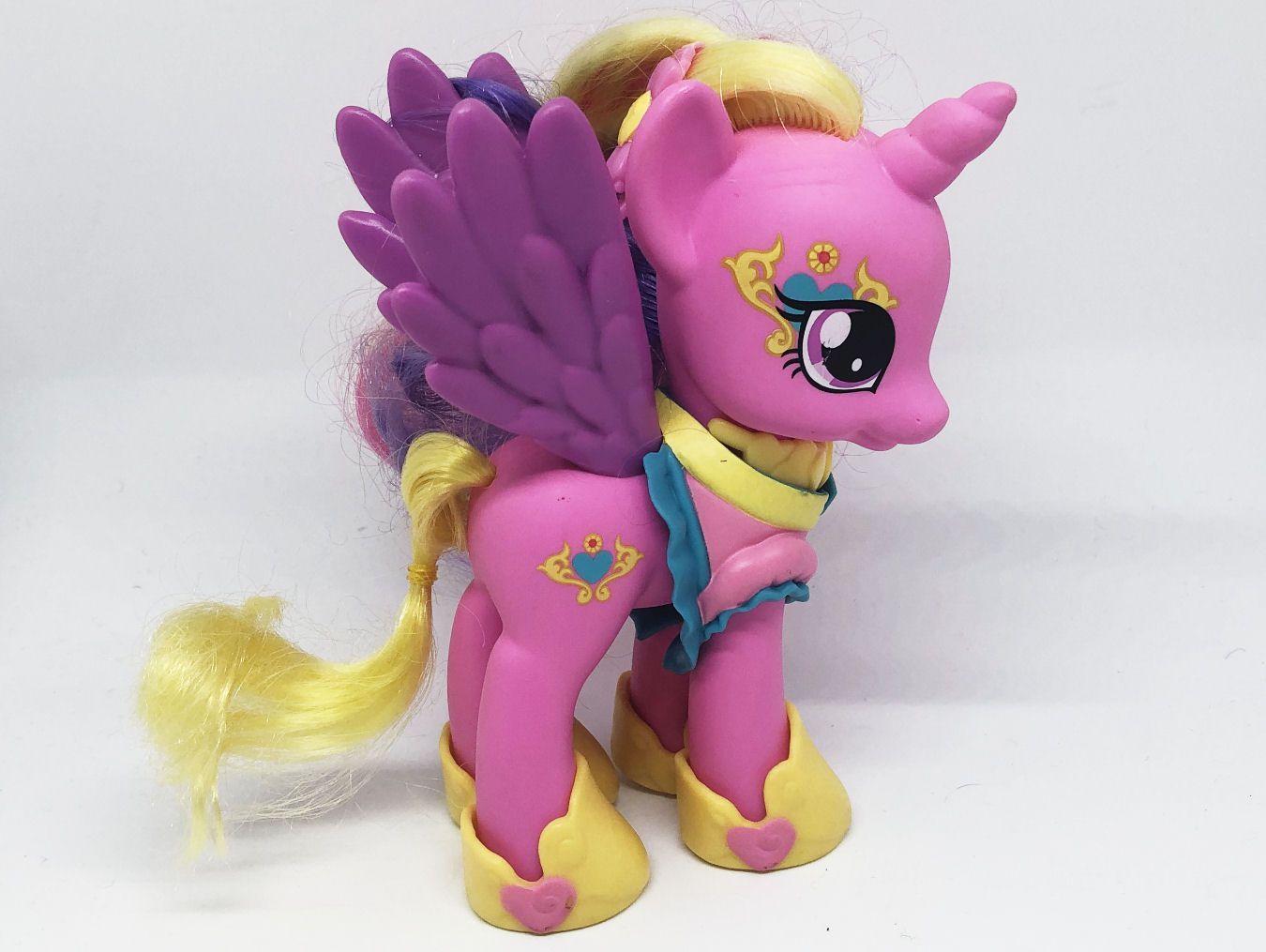 My Little Pony Gen 4 - Princess Cadance  (Fashion Style)  (1)