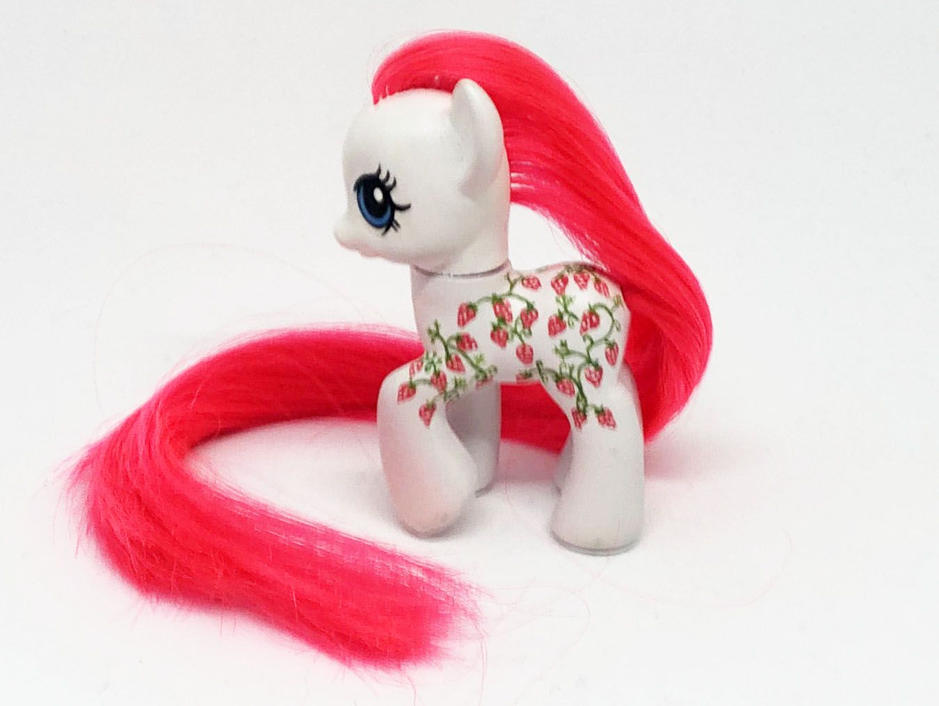 My Little Pony Gen 4 - Strawberry Fair (aka Sugarberry) (G1 to G4)  (1)