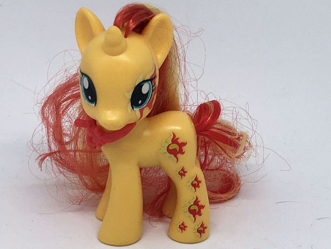 My Little Pony Gen 4 - Sunset Shimmer  (Cutie Mark Charm)  (1)